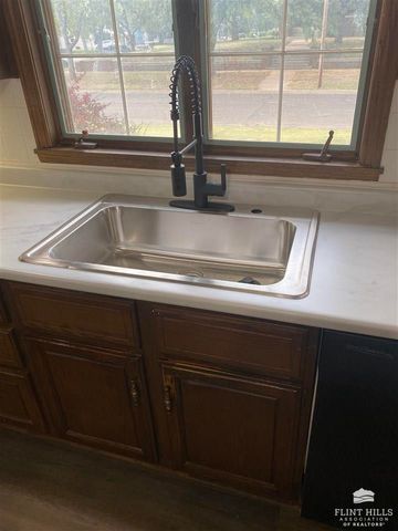 911 N Cedar, Abilene, KS 67410