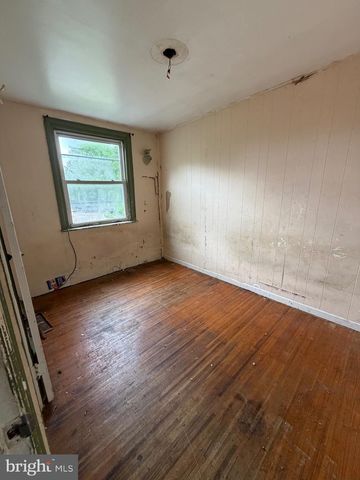 652 E ANNSBURY ST, Philadelphia, PA 19120