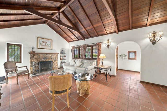 215 ELMWOOD Ct, Modesto, CA 95354