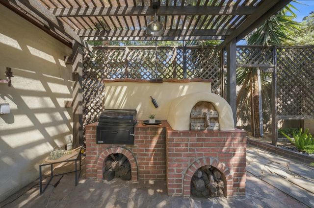 215 ELMWOOD Ct, Modesto, CA 95354