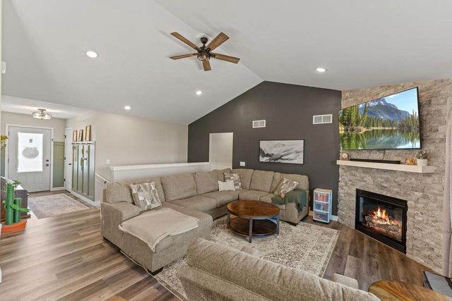 2055 Willow Run, Reedsburg, WI 53959