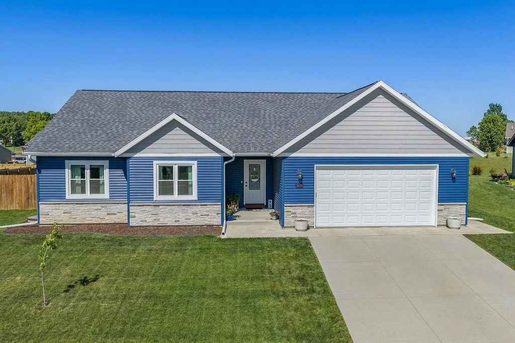 2055 Willow Run, Reedsburg, WI 53959