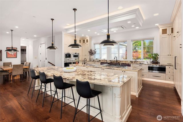 27216 SE Grand Ridge Drive, Issaquah, WA 98029