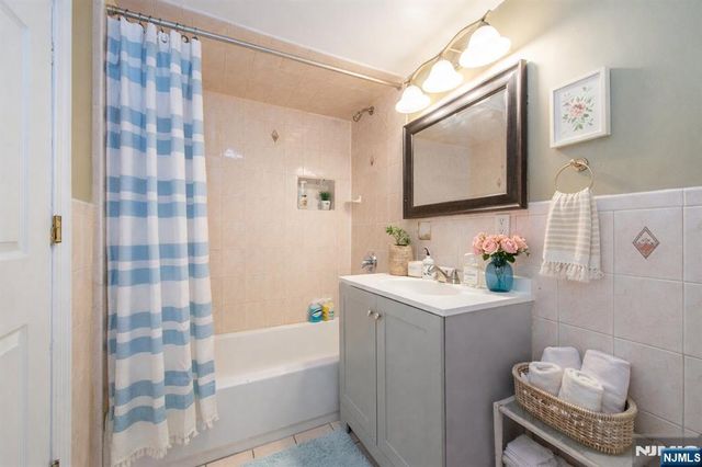 279 Orange Street 1, Newark, NJ 07103