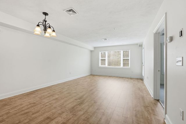 27 Greenleaves 726, Amherst, MA 01002