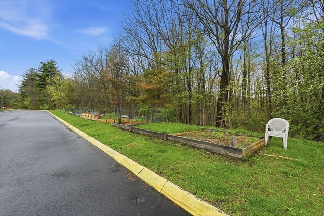27 Greenleaves 726, Amherst, MA 01002