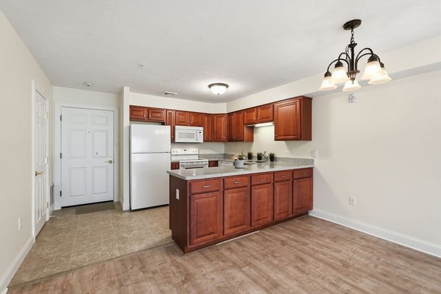 27 Greenleaves 726, Amherst, MA 01002