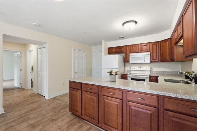 27 Greenleaves 726, Amherst, MA 01002