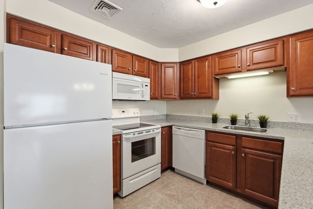 27 Greenleaves 726, Amherst, MA 01002