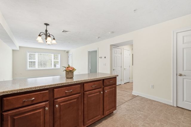 27 Greenleaves 726, Amherst, MA 01002