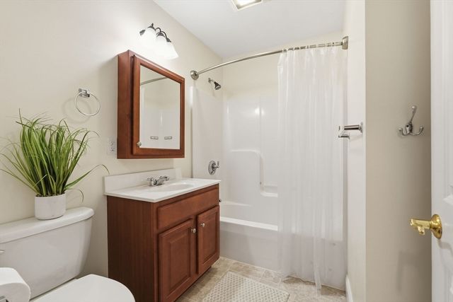 27 Greenleaves 726, Amherst, MA 01002