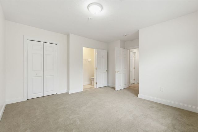 27 Greenleaves 726, Amherst, MA 01002