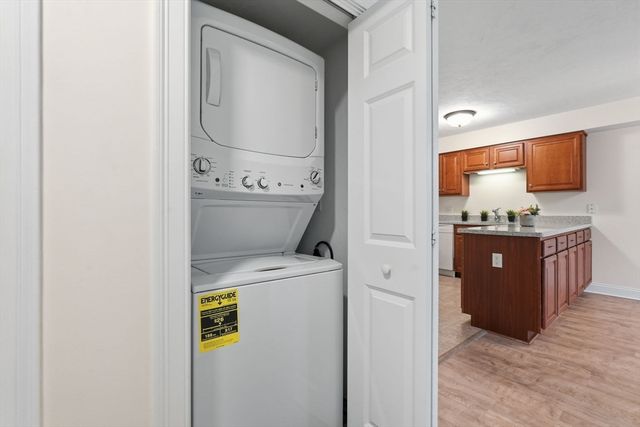 27 Greenleaves 726, Amherst, MA 01002