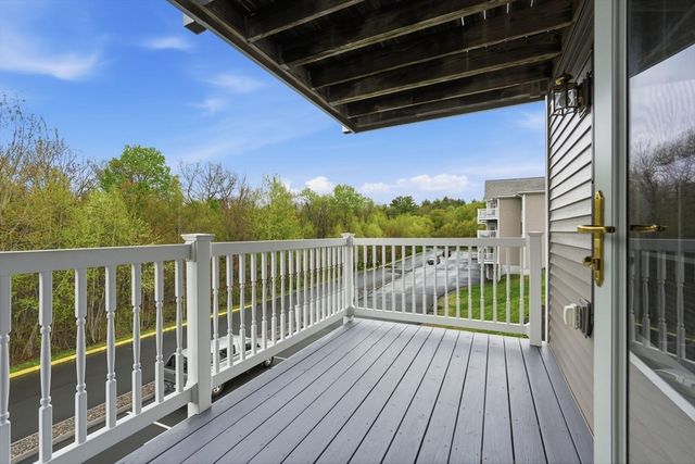 27 Greenleaves 726, Amherst, MA 01002