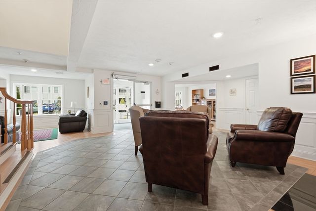27 Greenleaves 726, Amherst, MA 01002