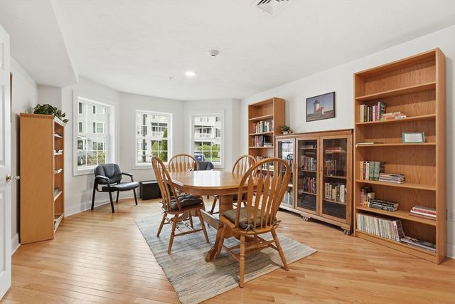 27 Greenleaves 726, Amherst, MA 01002