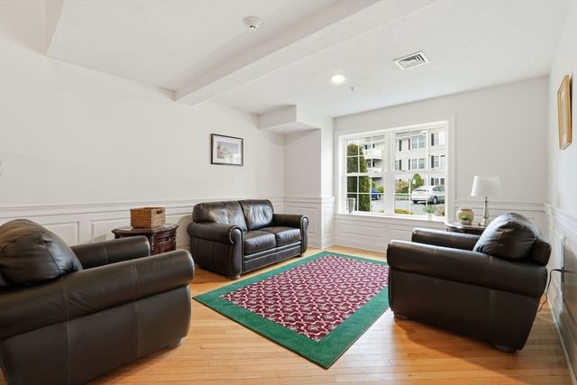 27 Greenleaves 726, Amherst, MA 01002