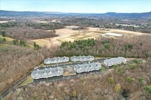 27 Greenleaves 726, Amherst, MA 01002