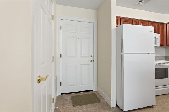 27 Greenleaves 726, Amherst, MA 01002