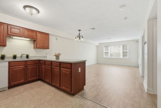 27 Greenleaves 726, Amherst, MA 01002