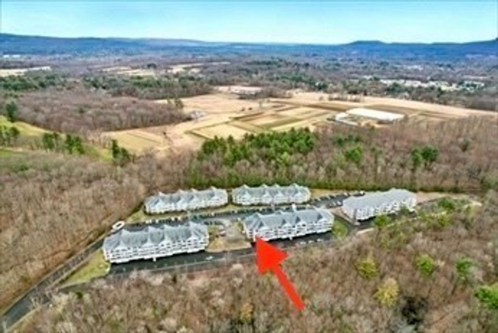 27 Greenleaves 726, Amherst, MA 01002