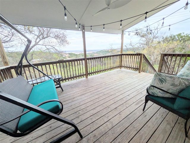 19110 Hornsby LN, Spicewood, TX 78669