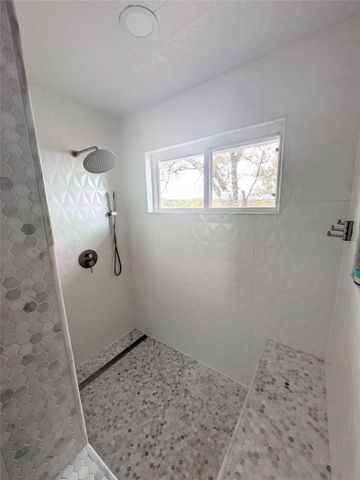 19110 Hornsby LN, Spicewood, TX 78669