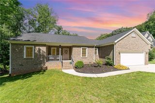 817 Jefferson Road, Greensboro, NC 27410