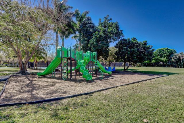 6839 Houlton Circle, Greenacres, FL 33467