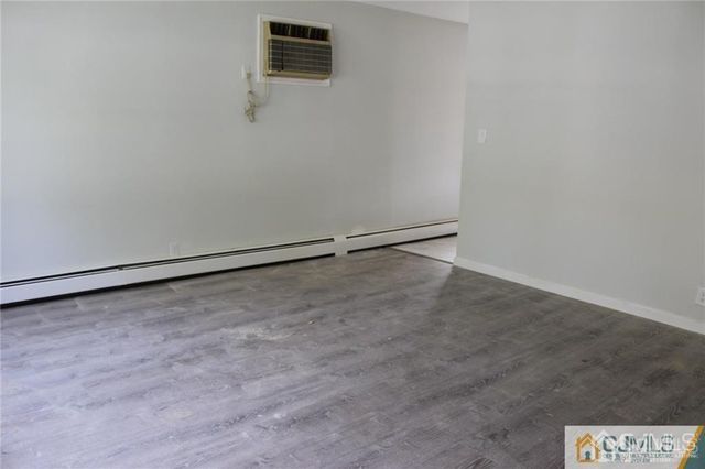 65 Washington Avenue, Iselin, NJ 08830