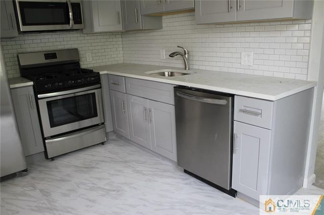 65 Washington Avenue, Iselin, NJ 08830