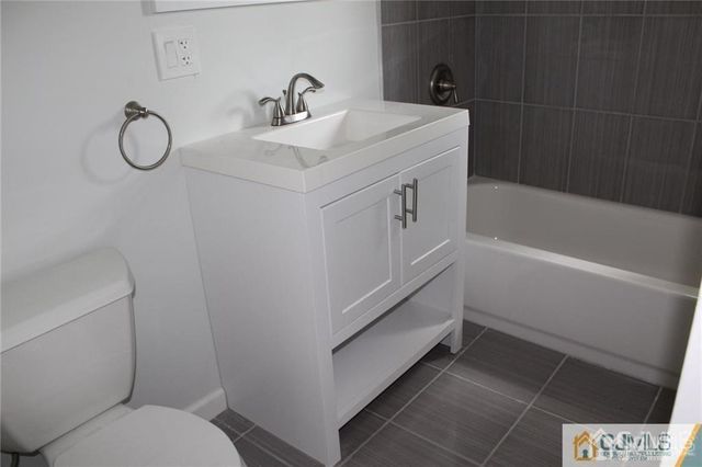 65 Washington Avenue, Iselin, NJ 08830