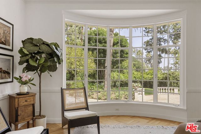 1001 N Crescent Drive, Beverly Hills, CA 90210