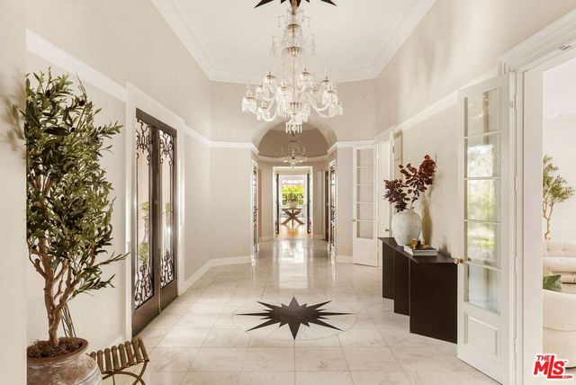 1001 N Crescent Drive, Beverly Hills, CA 90210