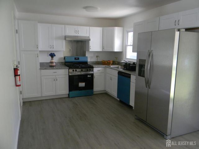 27 Violet Terrace, Milltown, NJ 08850