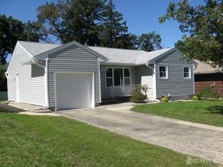 27 Violet Terrace, Milltown, NJ 08850