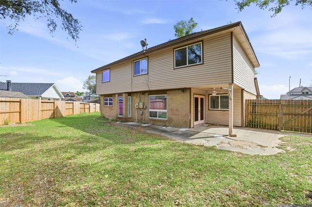 7235 Battle Hills Drive, Houston, TX 77040