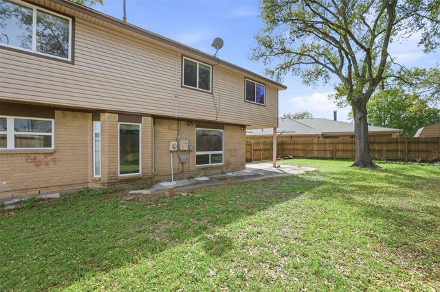 7235 Battle Hills Drive, Houston, TX 77040
