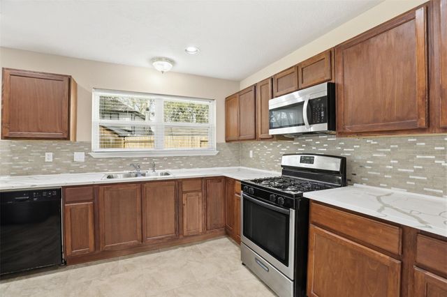 7235 Battle Hills Drive, Houston, TX 77040