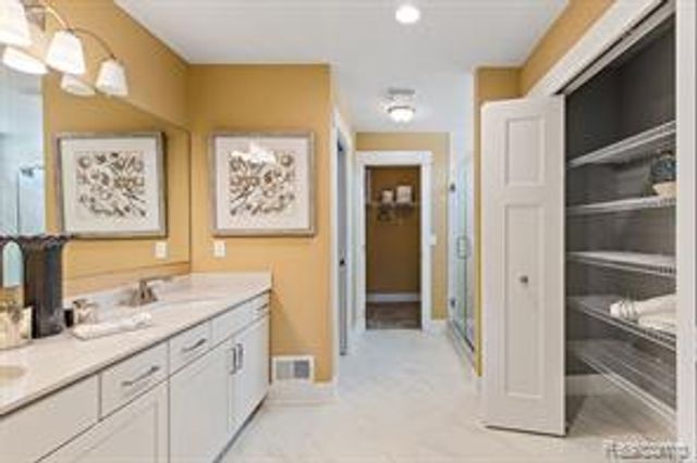1940 Elizabeth Lane, Ypsilanti, MI 48198