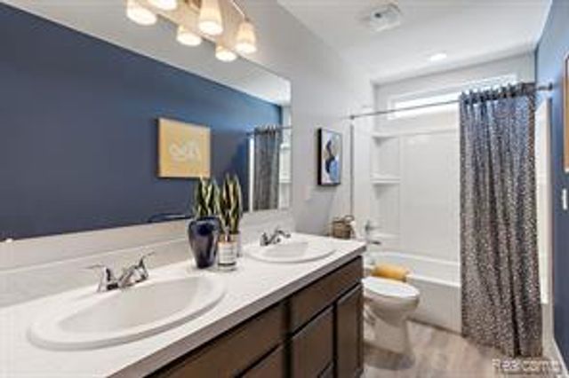 1940 Elizabeth Lane, Ypsilanti, MI 48198