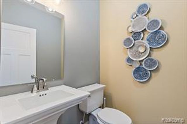 1940 Elizabeth Lane, Ypsilanti, MI 48198