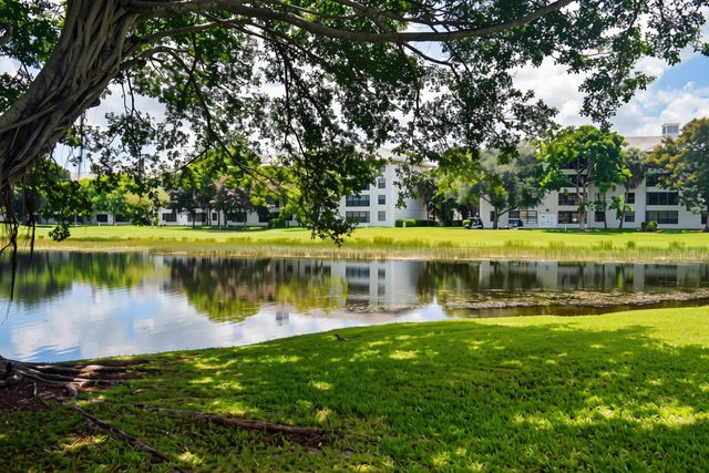 9311 Orange Grove Drive 109, Davie, FL 33324