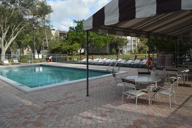 9311 Orange Grove Drive 109, Davie, FL 33324