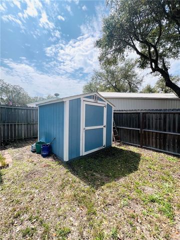 809 N Tenth St, Fulton, TX 78358