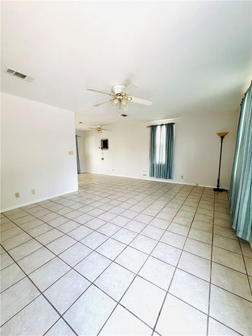 809 N Tenth St, Fulton, TX 78358