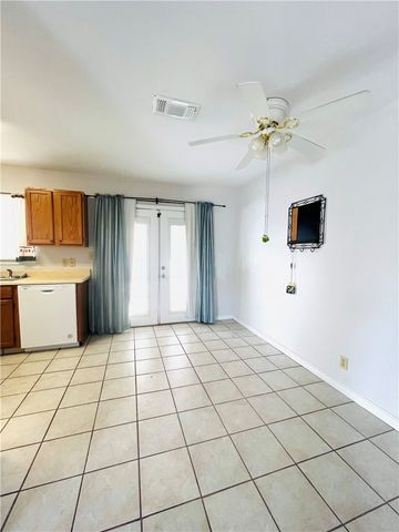 809 N Tenth St, Fulton, TX 78358