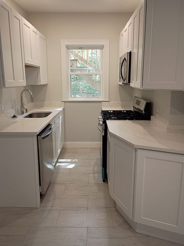7 Cliff St 1, Attleboro, MA 02703