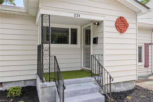 224 Chamberlin AVE W, Hampton, VA 23663