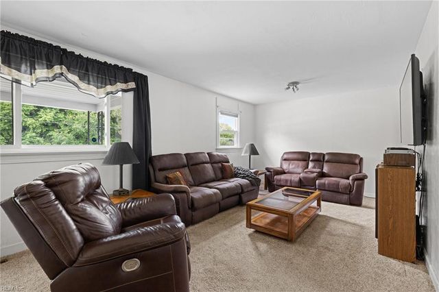 224 Chamberlin AVE W, Hampton, VA 23663